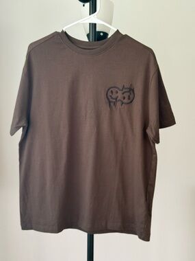 Men's Short Sleeve Crewneck Graphic Tee in Brown